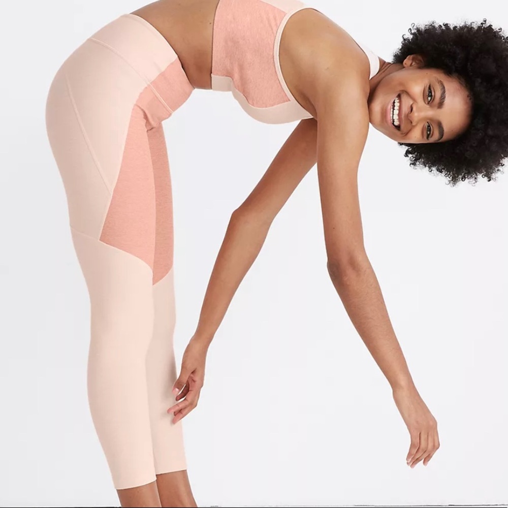 OUTDOOR VOICES 3/4 light pink legging Sz M